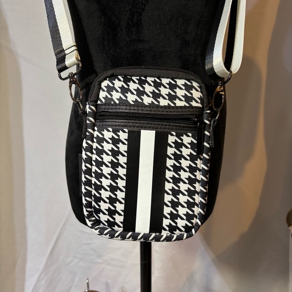 Haute Shore Casey Royal Cellphone Crossbody - Picture 6 of 7